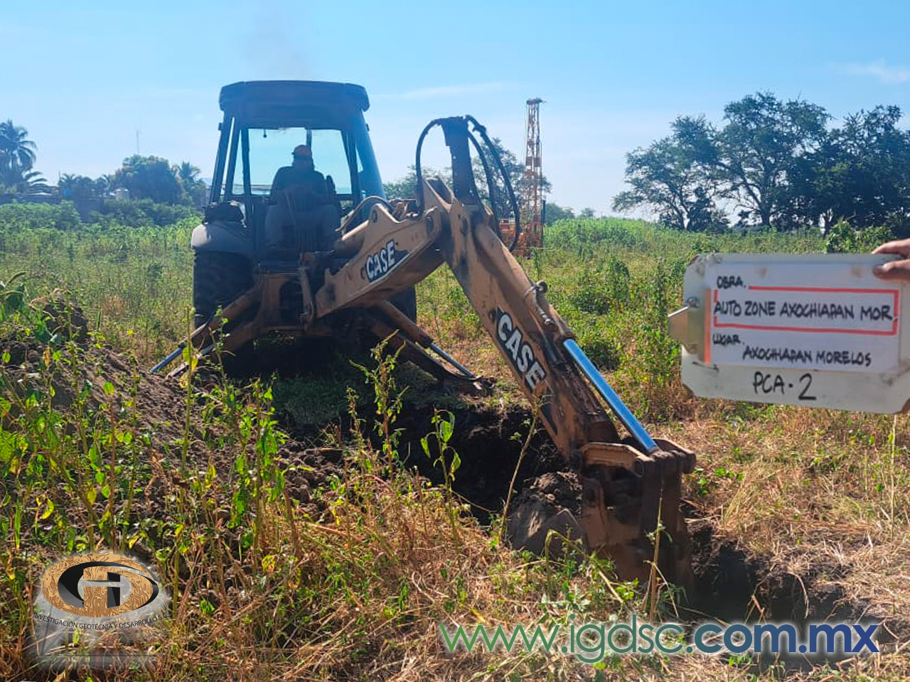 AUTOZONE MOR11 Excavación de PCA con retroexcavadora